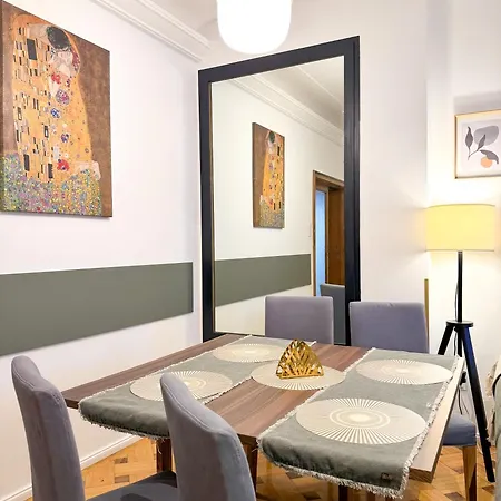 Chic Urbana: 140Sqm 5-Bedroom Downtown Gem Bucarest Esterno foto