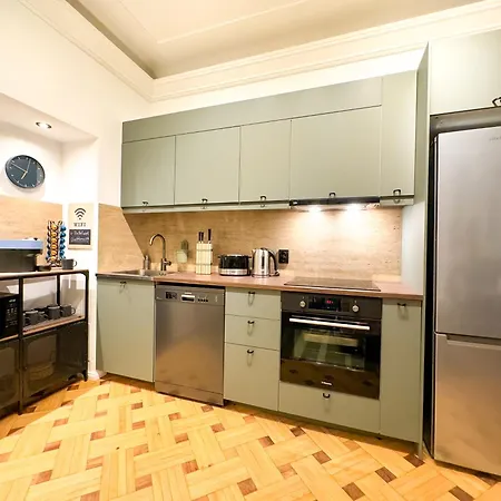 Chic Urbana: 140Sqm 5-Bedroom Downtown Gem Bucarest Esterno foto