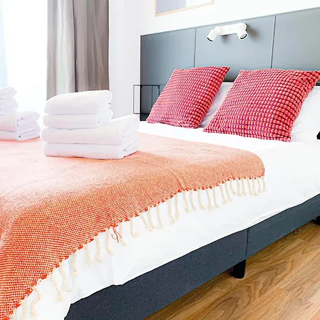 Chic Urbana: 140Sqm 5-Bedroom Downtown Gem Bucarest Esterno foto