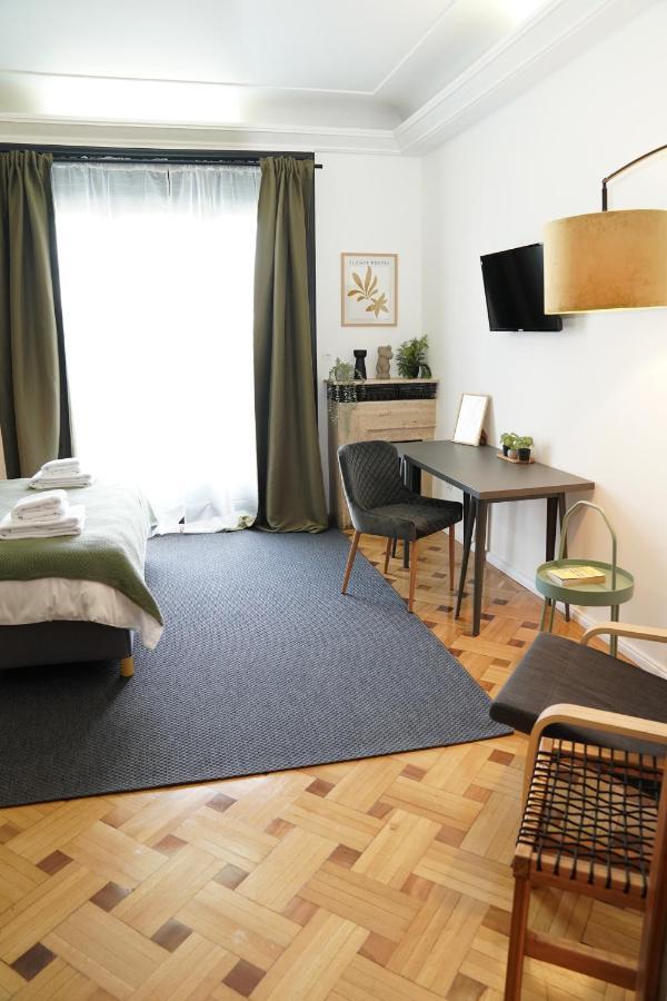 Chic Urbana: 140sqm 5-bedroom Downtown Gem * Bucarest
