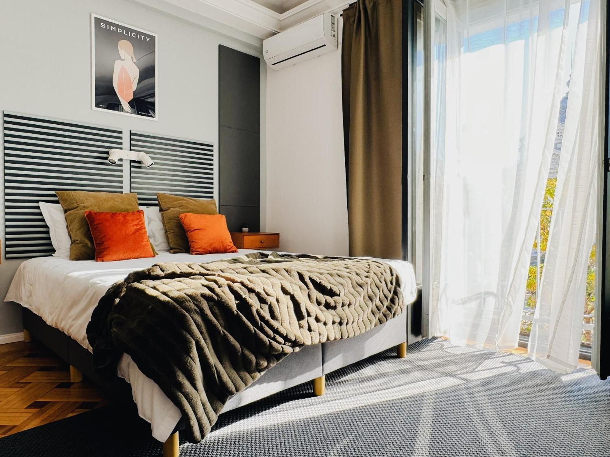 Chic Urbana: 140sqm 5-bedroom Downtown Gem Appartamento Bucarest