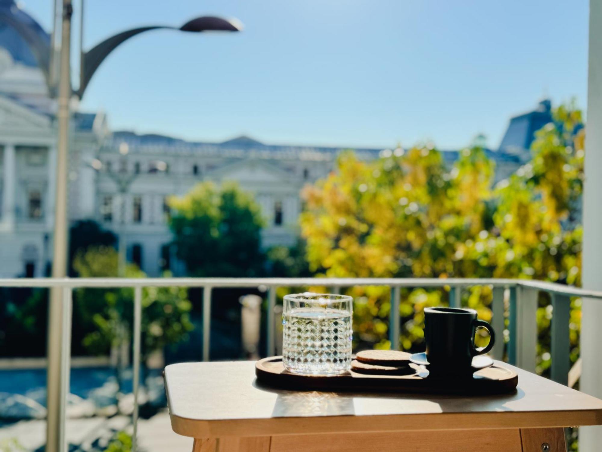 Chic Urbana: 140sqm 5-bedroom Downtown Gem * Bucarest